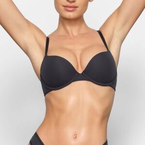 SKIMS Underwire Push Up Bra